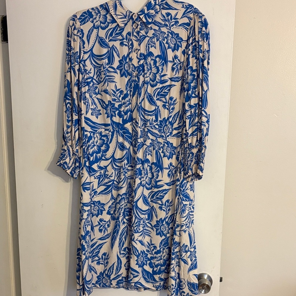 NWT CAbi Athena Blue and White Floral Long-Sleeve Button Dress. size L
